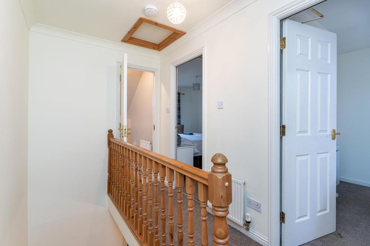 4 Bedroom Townhouse In Стърлинг Екстериор снимка
