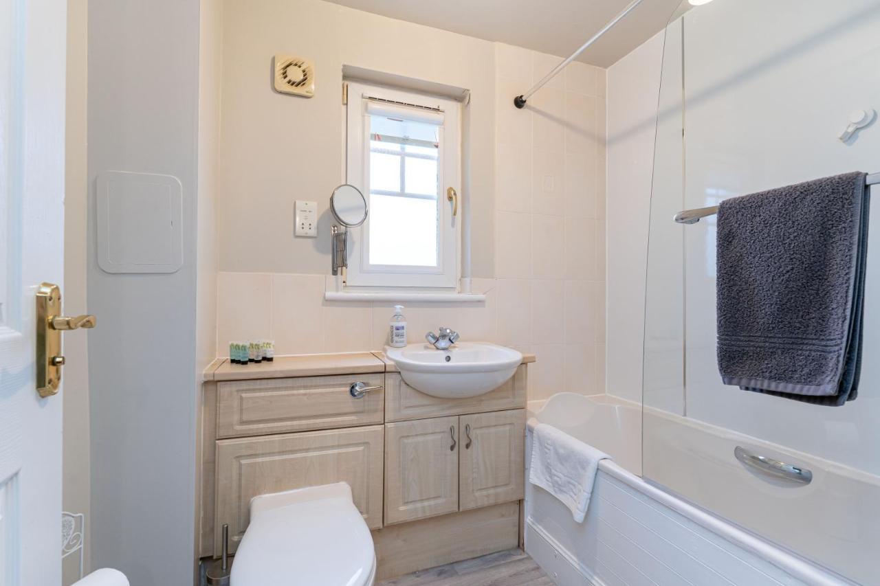 4 Bedroom Townhouse In Стърлинг Екстериор снимка